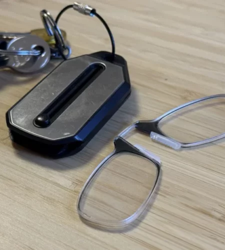 You can’t see anything up close anymore? You’re going to want these glasses! | Tech curiosities